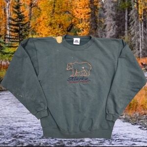 90s Alaska Embroidered Sweatshirt DISTRESSED Bear Nature USA Green Pullover Sz L